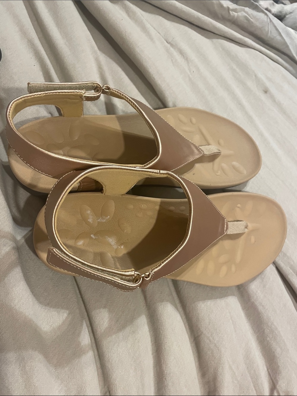 Women’s Metallic Rose Gold Slingback Thong Sandals - Picture 3 of 7